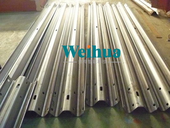 高速公路護欄板生產設備特點以及護欄板的分類