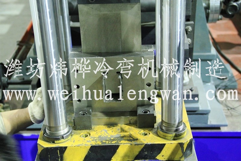 太陽能光伏支架自動(dòng)成型設(shè)備 太陽能光伏支架自動(dòng)成型設(shè)備