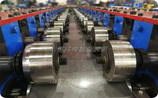 1576312300420911.jpg 消防箱成型機(jī).jpg